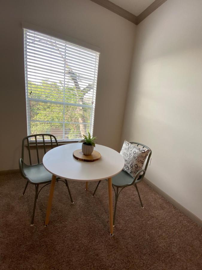 Spacious Galleria Cottage - Self Check In & Free Parking, 4 Beds 2 Bathrooms Houston Exterior photo