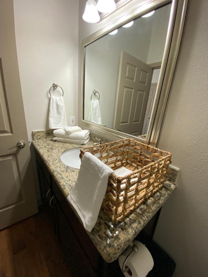 Spacious Galleria Cottage - Self Check In & Free Parking, 4 Beds 2 Bathrooms Houston Exterior photo