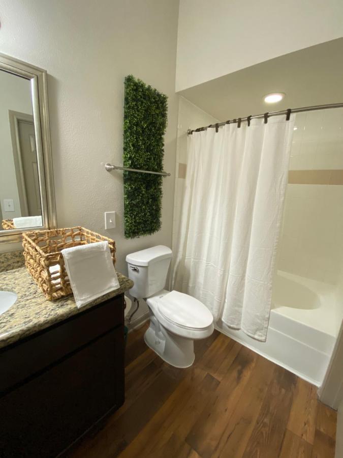 Spacious Galleria Cottage - Self Check In & Free Parking, 4 Beds 2 Bathrooms Houston Exterior photo